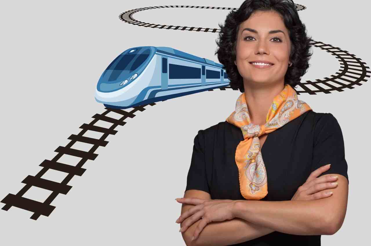 donna sorridente con braccia conserte e treno di sfondo 